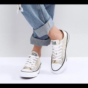 Gold Converse!  Be the Queen!   Size 7